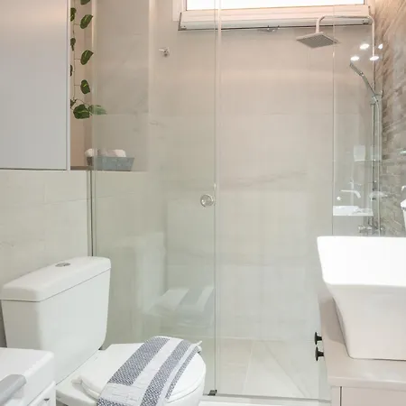 Petra's Charming Home, 500m To