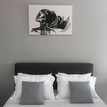 Petra's Charming Home, 500m To 干尼亞