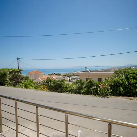 Petra's Charming Home, 500m To Apartment