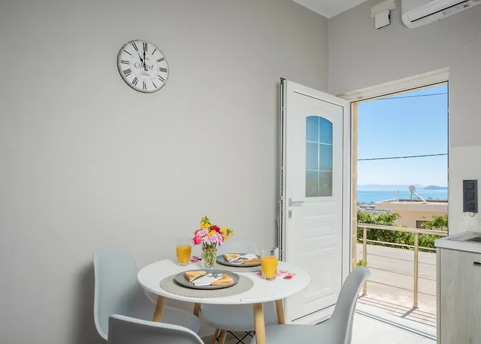 Petra's Charming Home, 500m To *