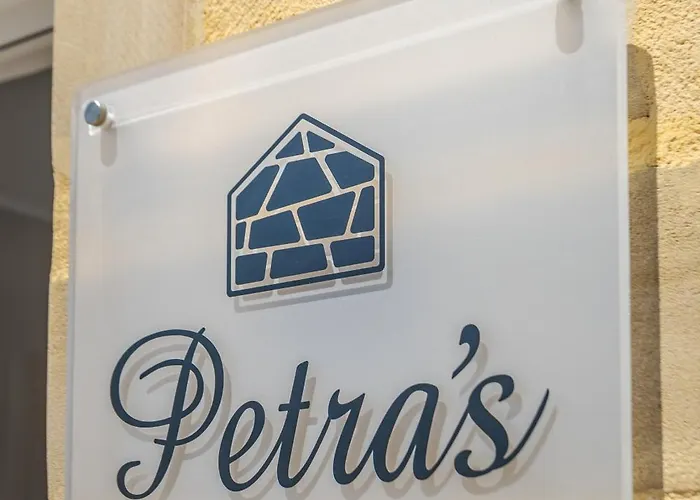 Petra's Charming Home, 500m To Апартаменты Ханья