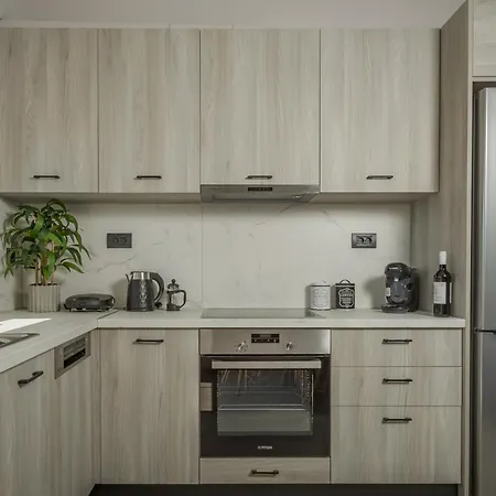 Petra's Charming Home, 500m To